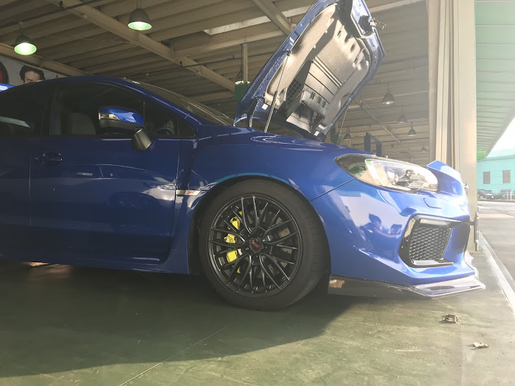 WRX STIのマフラー交換に関するカスタム事例の投稿画像2枚目