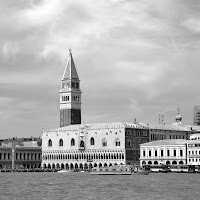 GREY VENICE di 