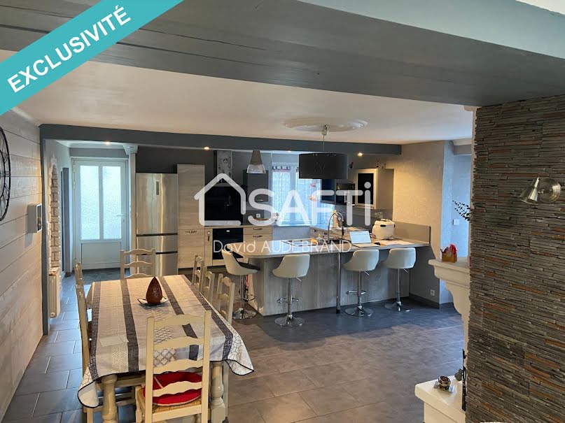 Vente maison 5 pièces 112 m² à Champdeniers-Saint-Denis (79220), 209 000 €