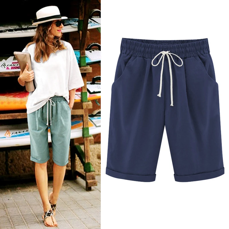 Pantaloni a cinque punti da donna con gamba ampia, perfetti per un look confortevole ed elegante, ideali per ogni occasione, garantiscono libertà di movimento e vestibilità.