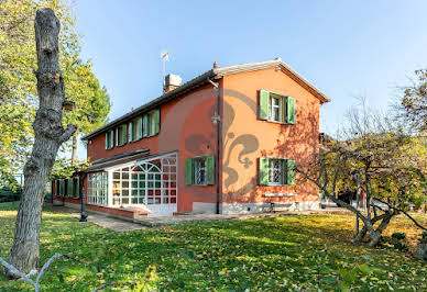 Villa with pool and garden 4