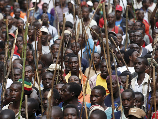 Protesters who are against Burundi President Pierre Nkurunziza and his bid for a third term march towards the town of Ijenda, Burundi, June 3, 2015. Photo/REUTERS