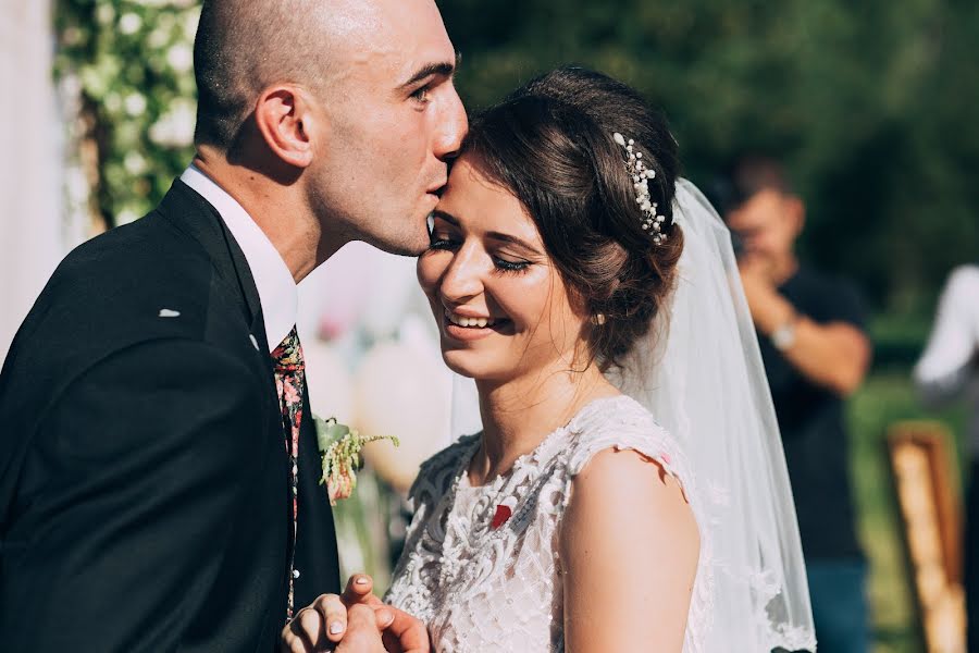 Fotógrafo de casamento Liliana Arseneva (arsenyevaliliana). Foto de 15 de agosto 2017