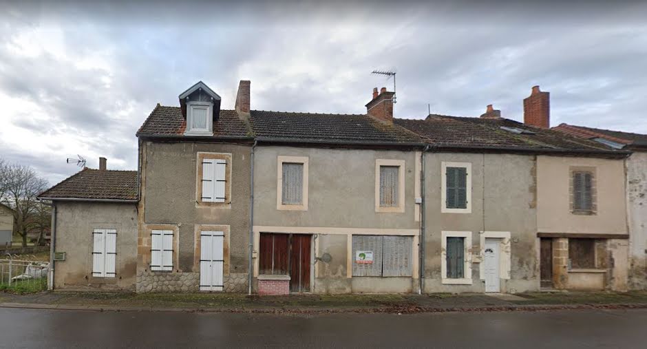 Vente maison 4 pièces 105 m² à Vieure (03430), 16 600 €