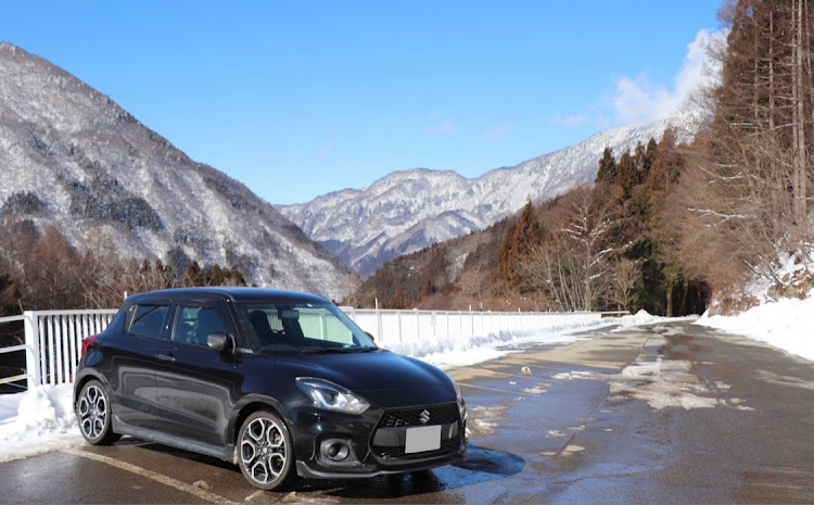 スイフトスポーツの奥飛騨クマ牧場・雪ドライブ・愛車と雪景色・旅行でパシャリ・岐阜県に関するカスタム事例の投稿画像1枚目