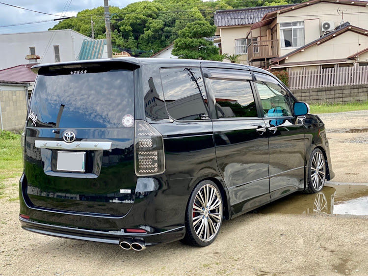 ヴォクシーの七零保存會・不正改造車取締月間・プチ出張！？・囚われたヴォクシー 😱・お空が綺麗でした😍に関するカスタム事例の投稿画像1枚目