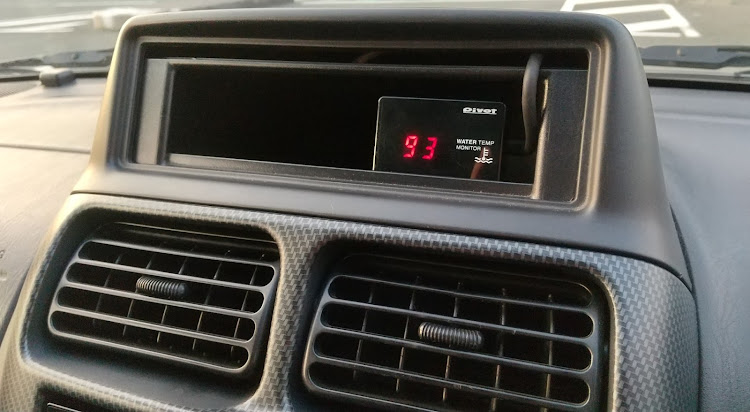 スイフトスポーツのDIY・水温計取付・水温計・OBD2に関するカスタム事例の投稿画像1枚目