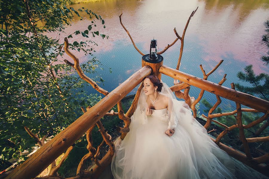 Fotograful de nuntă Mikhail Batenev (mikebatenev). Fotografia din 13 octombrie 2014