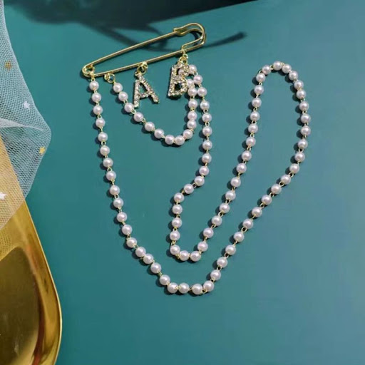 Title 1, Retro Tassel Pearl Chain Letter Brooch. Anti-gl...