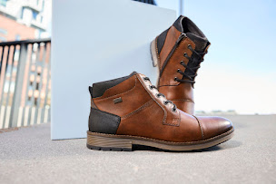 Photo n°4 de M.K.S. Chaussures à Le Faouët (Magasin de chaussures)