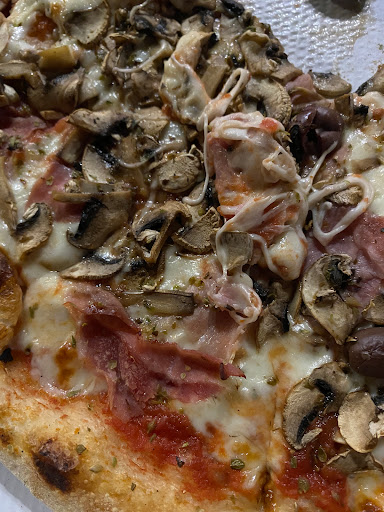 Photo 3 - Saint Laurent Pizza