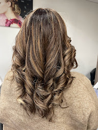 Photo n°3 de Nela Coiffure à Les Pavillons-sous-Bois (Salon de coiffure)