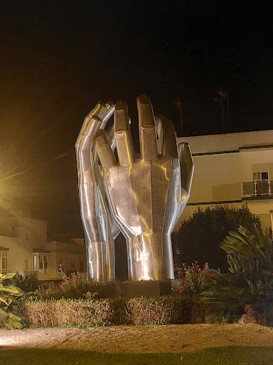 Rotonda de las Manos