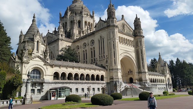 Basilique Sainte-Thérèse de Lisieux