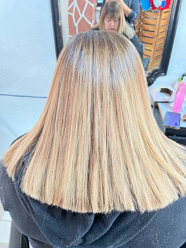Diva's Salon(hair studio)