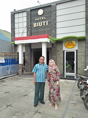 Biuti Hotel, Author: Soehadie Hasan