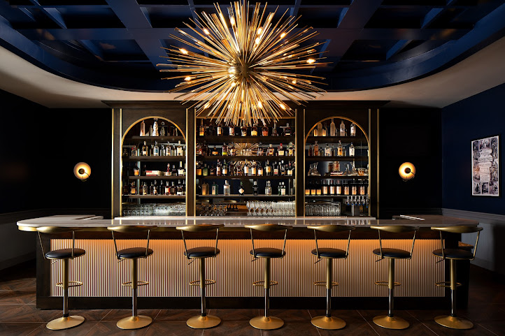 Oliver’s Twist Bar & View by null