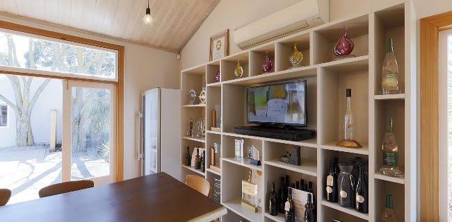 Lawson's Dry Hills Winery & Cellar Door - Liquor store
