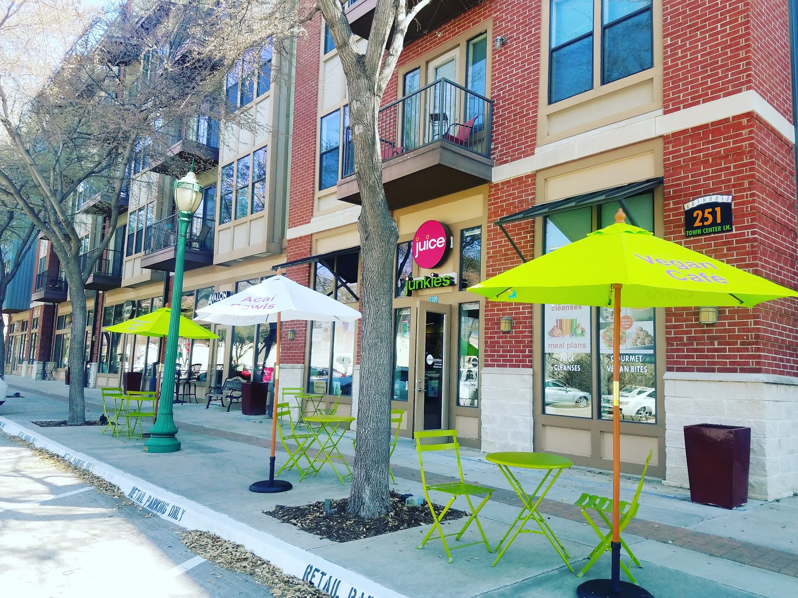 Juice Junkies - Raw Organic Cold-Pressed Juice, Superfood Smoothies & Vegan Bites — photo 1