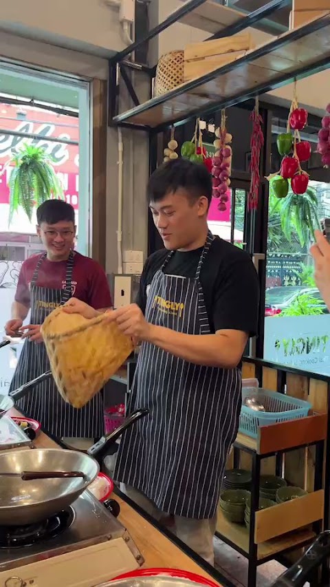 Tingly Thai Cooking School by null