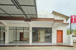 OYO 2519 Mayang Garini image