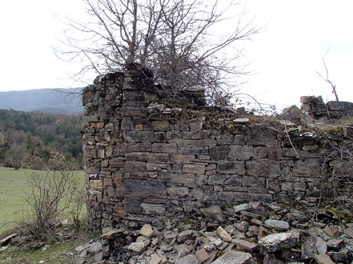Iglesia de San Julián y Santa Basilisa (Navasal). Ruinas Logo