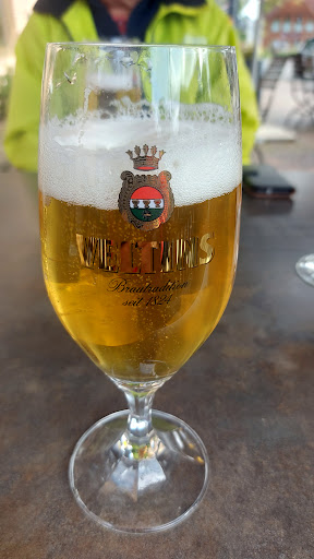 Ali's - Visual