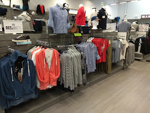 Photo n°25 de ESPACE DES MARQUES - ANGOULINS à Angoulins (Magasin de vêtements pour jeunes)