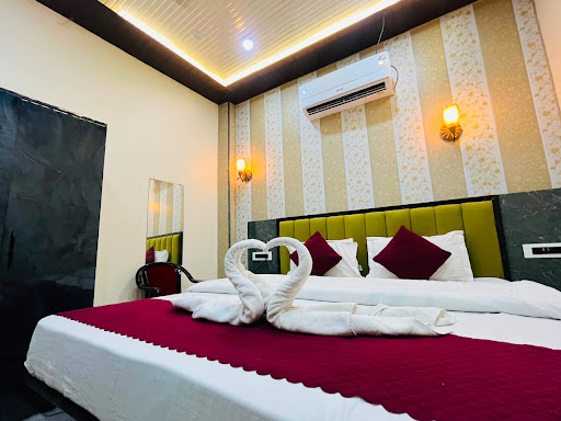 Book the Best Hotels in Ayodhya & Varanasi with Shyam Saarthi Travels and enjoy a comfortable, af… post image