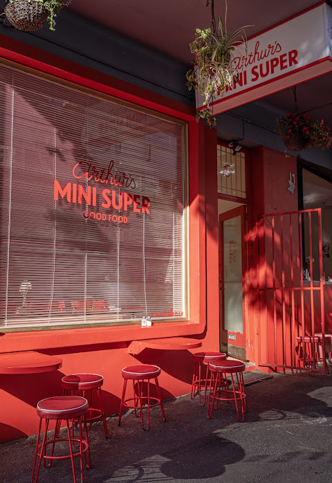 Arthur's Mini Super by null