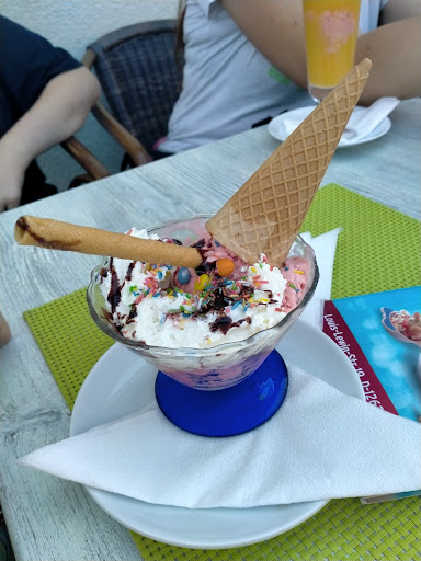 Ados Berlin - Visual