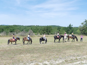 Photo n°1 de Centre Equestre des Combes à Chandolas (Centre de randonnée équestre)