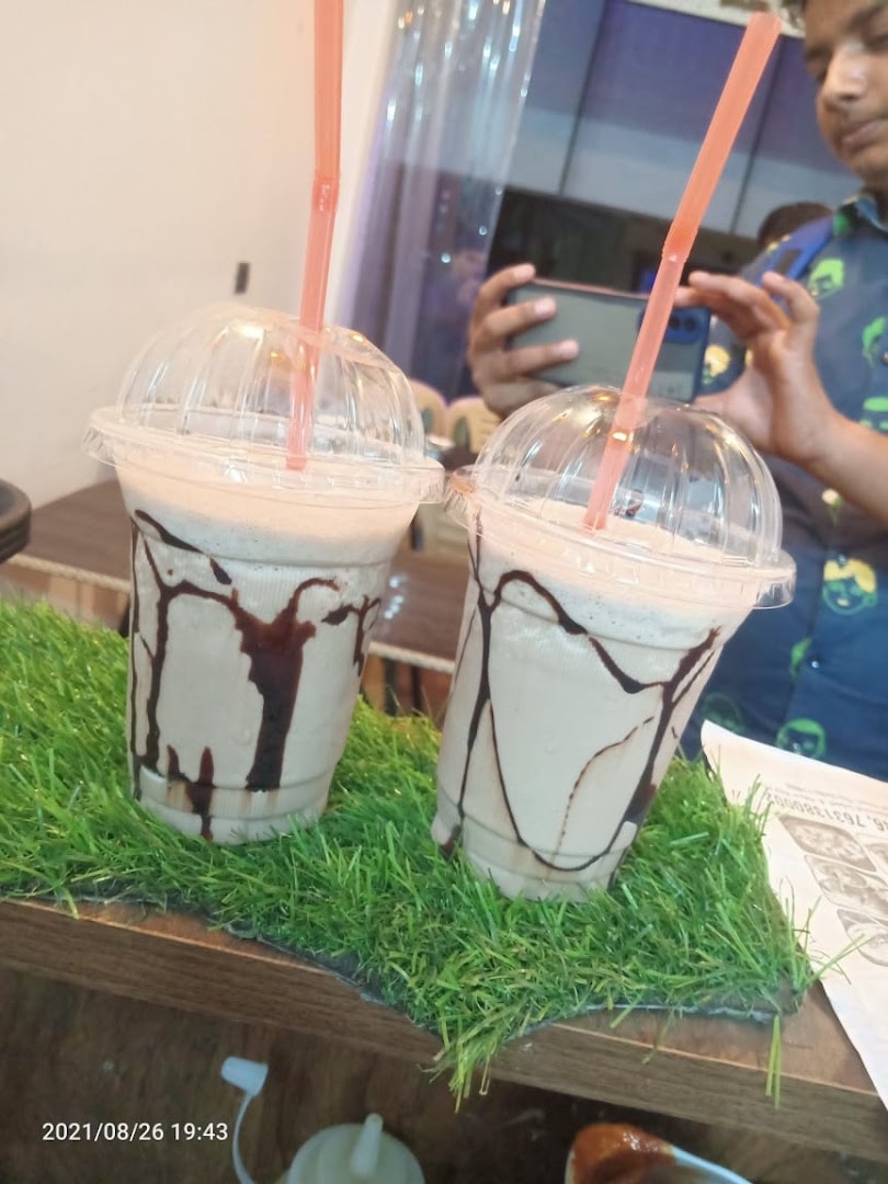 Friends food cafe photo 3
