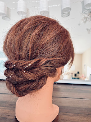 Julie a. (coiffeuse à domicile) - Thumbnail