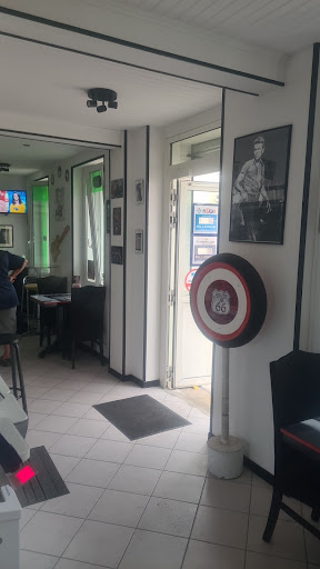 Au Bar Des Pecheurs