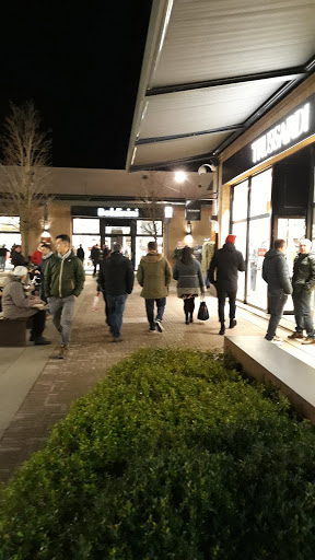 IMPERIAL OUTLET - Visual