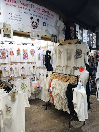 littlenextdoorclothing.com