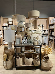 Photo n°6 de Maisons du Monde à Neuville-en-Ferrain (Magasin de canapés)