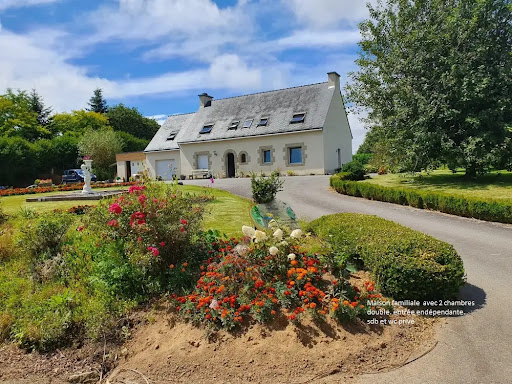 Photo de La TISSERANDE aux fils de l'eau : Maison d'Hôtes Créative & Écologique à Saint-Thégonnec (29410)