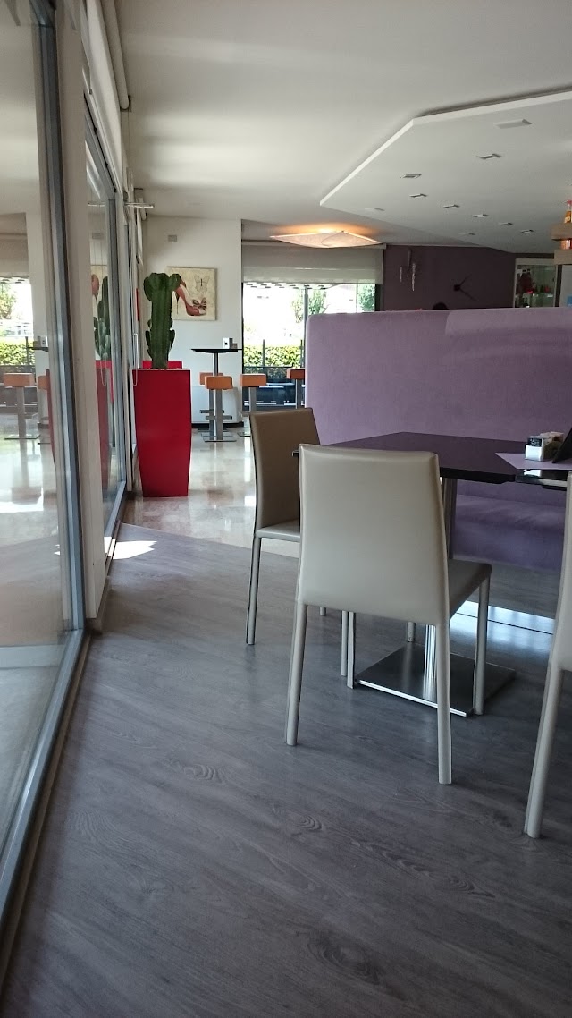 Mi & Ti Lounge Bar