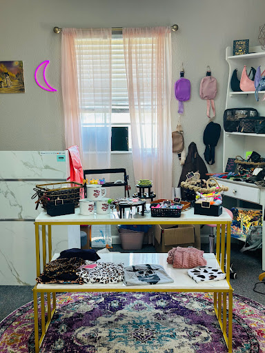 Medium Moon Co. - Visual