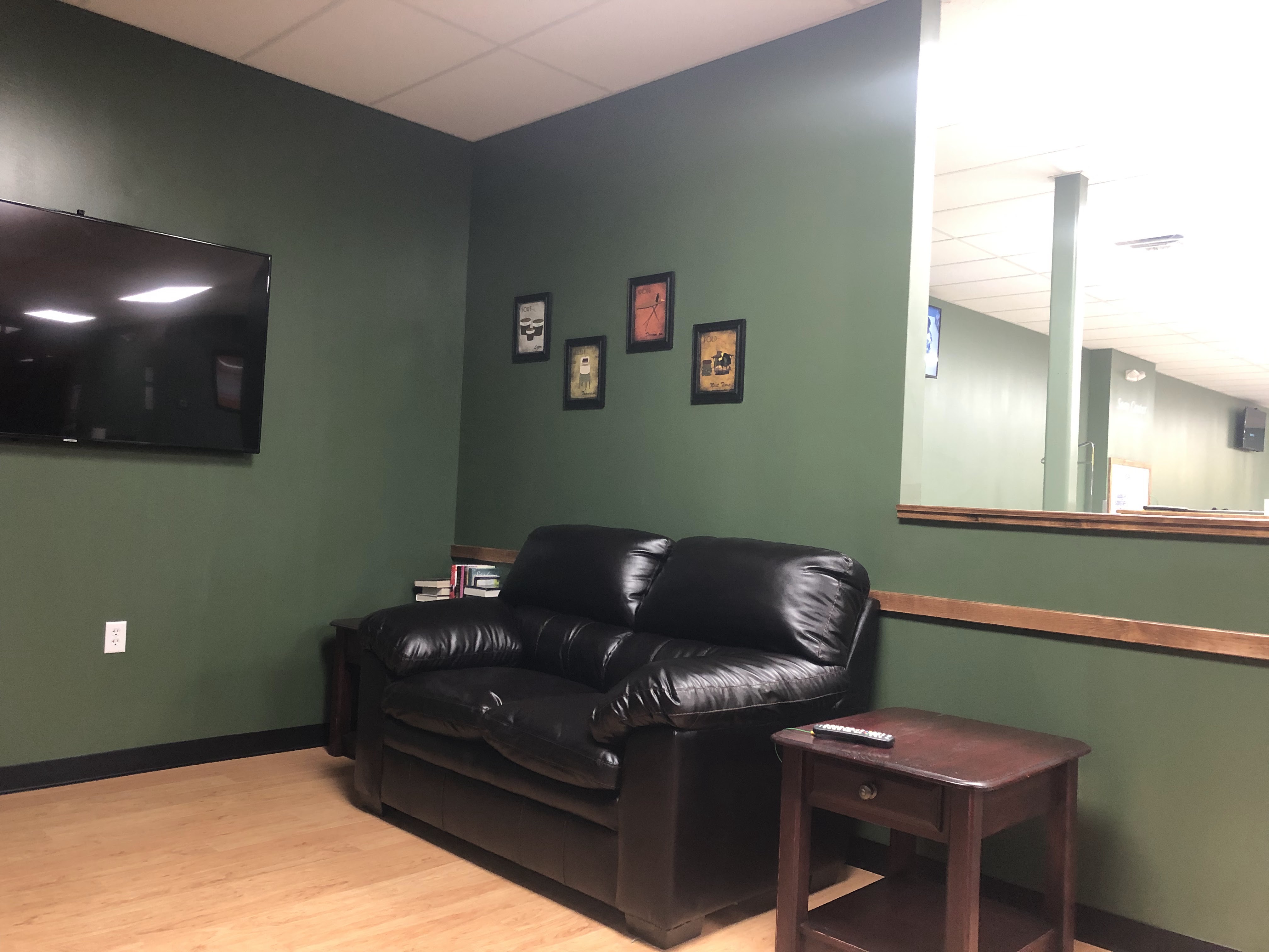 Top Shelf Laundromat and Wash-n-Fold storefront and entrance in Tonawanda