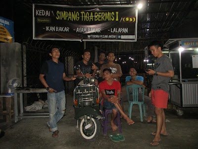 Photos of Kedai Simpang Tiga Bermis Satu
