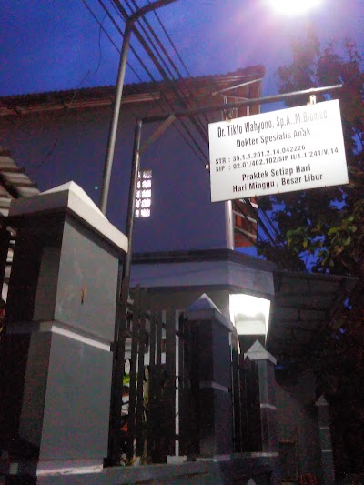 Photos of Dr. Tikto Wahyono, Sp.A