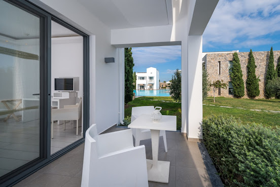 Diamond Deluxe Hotel by null