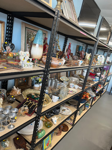 Southern Charm and Treasures Second Hand Shop - Thumbnail