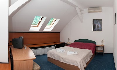 Photos of Hotel Fortuna Olcs&oacute; Sz&aacute;ll&aacute;s Csal&aacute;dbar&aacute;t sz&aacute;ll&aacute;s Budapest