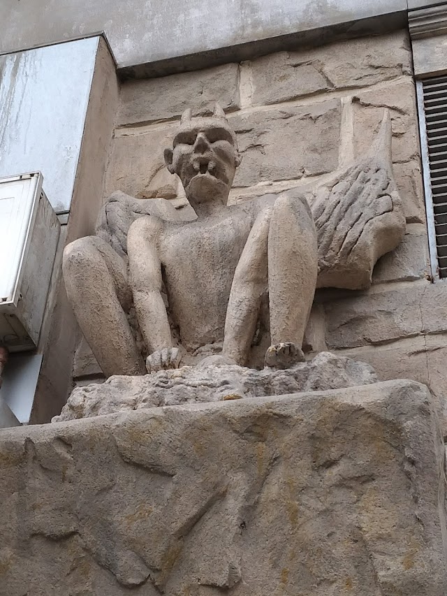 Porte du Carmen