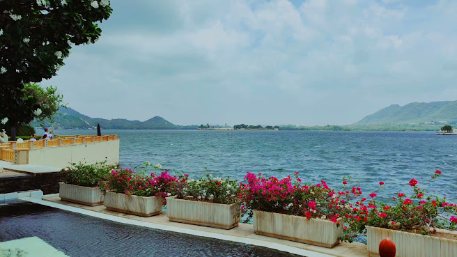 The Leela Palace Udaipur : Udaipur's Only Modern Palace Hotel By Lake Pichola by null