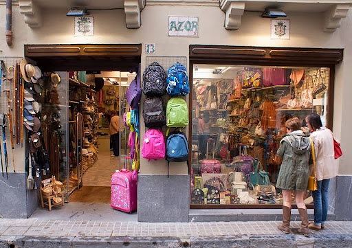 Azor Jaca: maletas, bolsos, piel, alfombras, complementos...